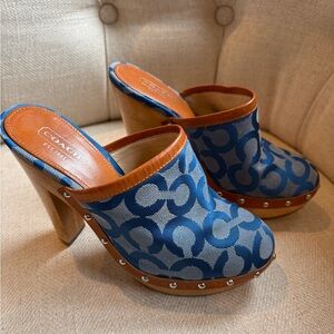 👠 Coach Signature Clog Mules Blue Canvas Wooden Heel Boho Y2K Size 5.5
